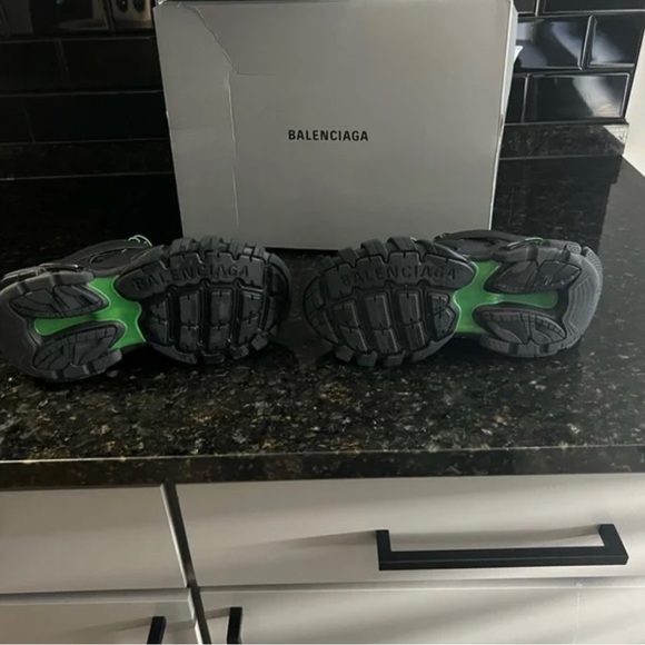 Balenciags track - Picture 6 of 6